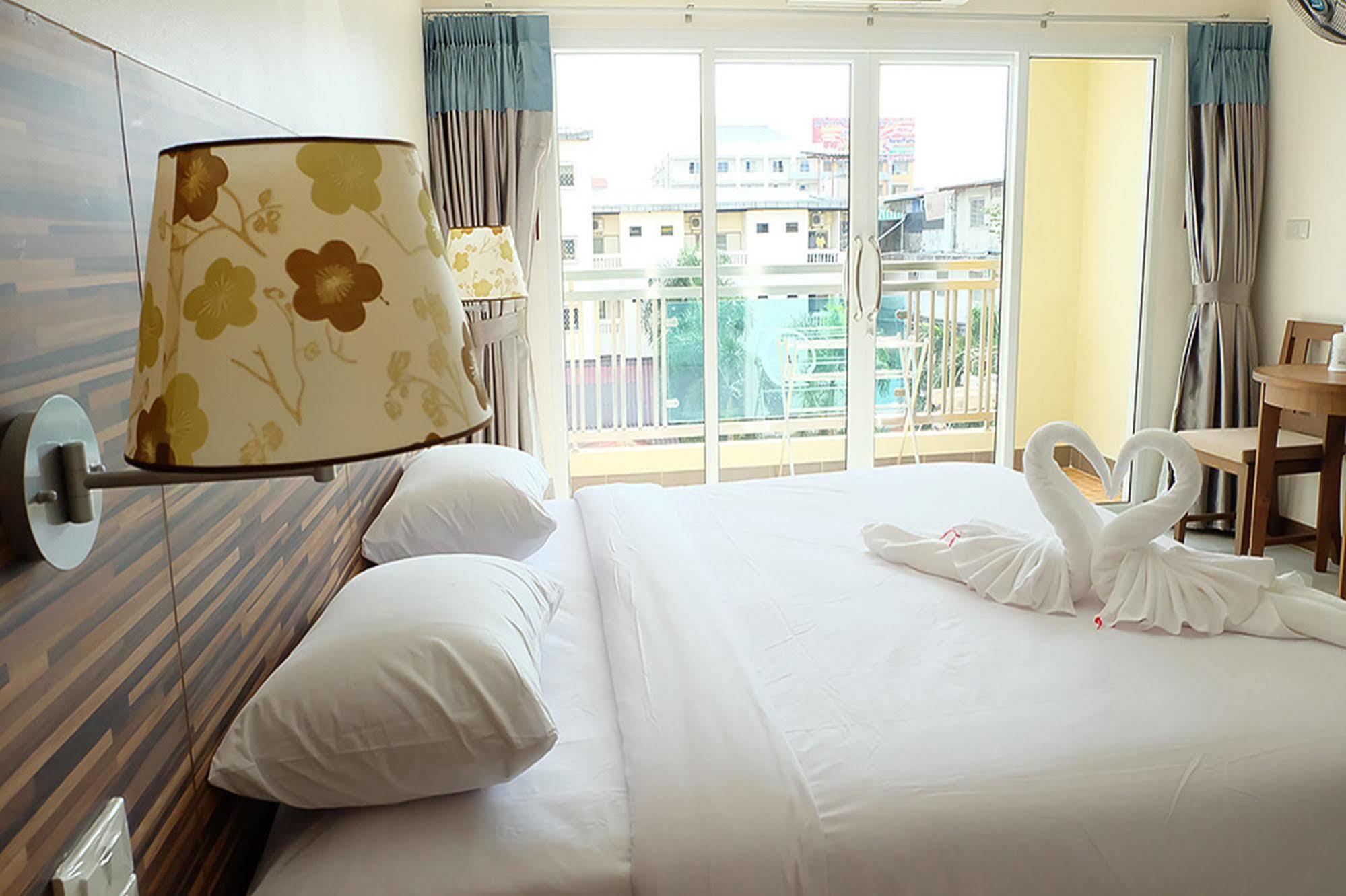 D Hotel Паттайя Экстерьер фото